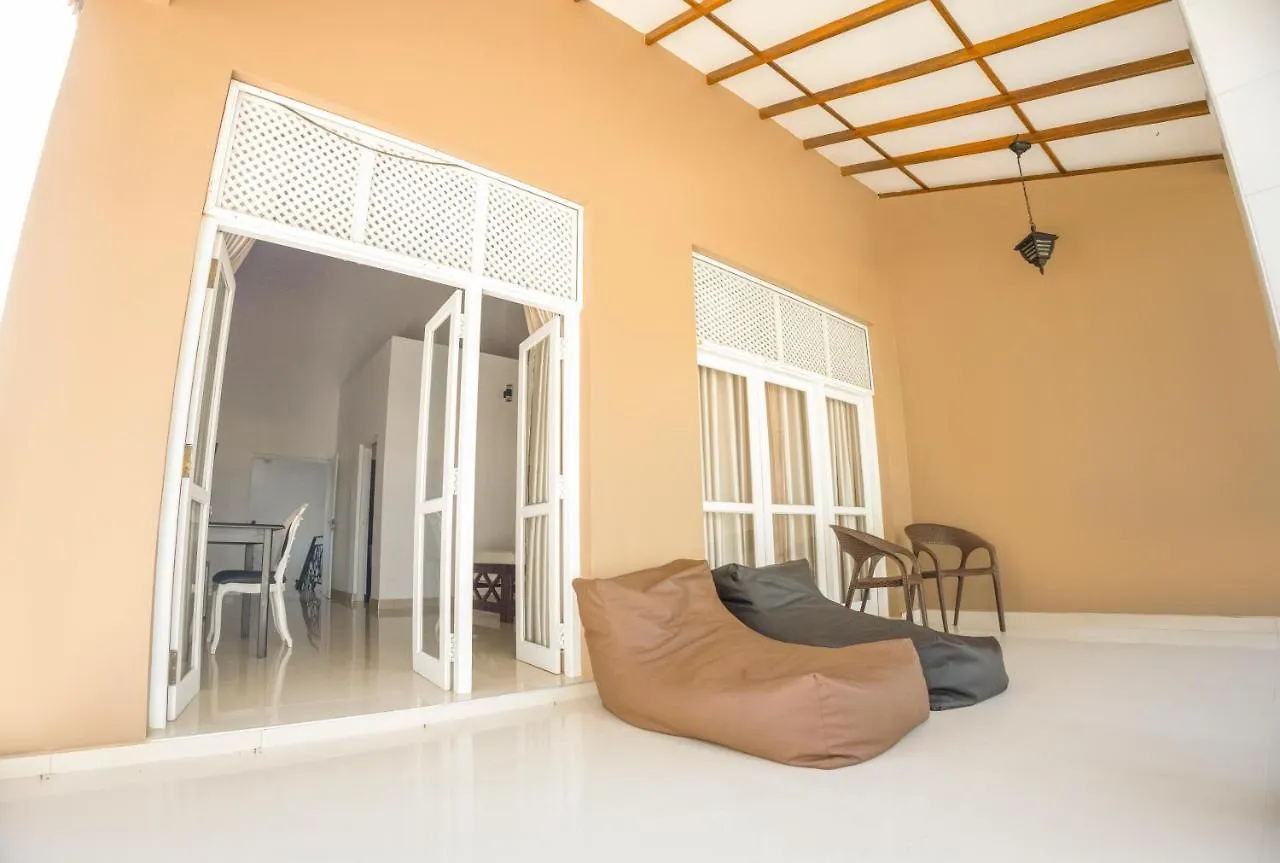 Lankahuts Villa Negombo 0*,